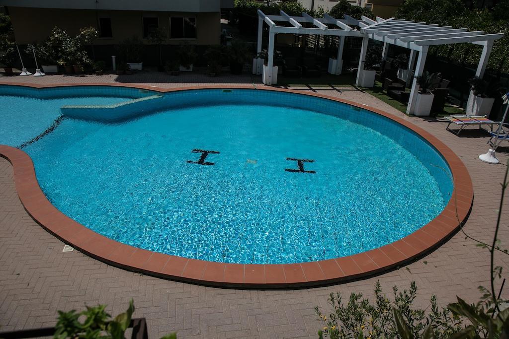 רימיני Hotel Heaven מראה חיצוני תמונה