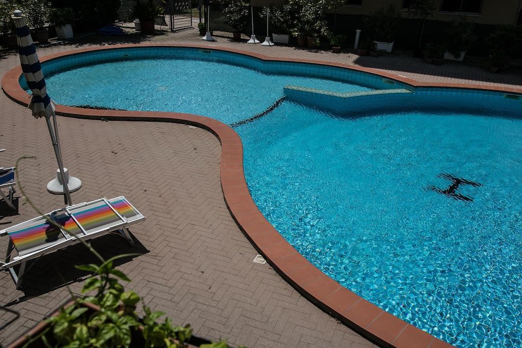 רימיני Hotel Heaven מראה חיצוני תמונה